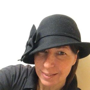 Beautiful black wool Jessica Simpson Hat